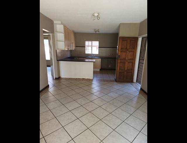 2 BEDROOM APARTMENT FOR SALE IN MOOIKLOOF RIDGE ESTATE